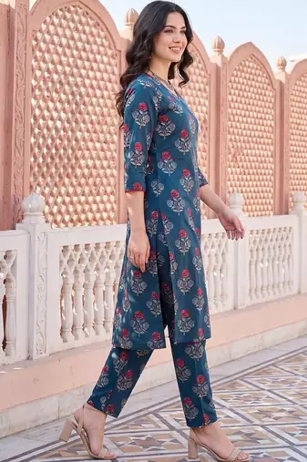 Women Floral Printed Cotton Kurta with Trousers