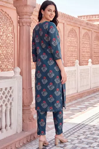Women Floral Printed Cotton Kurta with Trousers