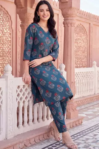 Women Floral Printed Cotton Kurta with Trousers