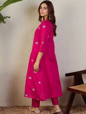 Women Ethnic Motifs Embroidered V-Neck Thread Work A-Line Kurta with Trousers 3
