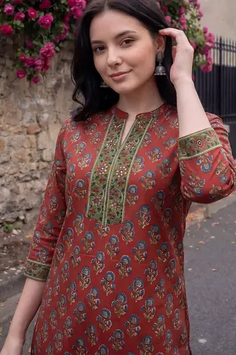 Women Ethnic Motifs Printed Thread Work Cotton Kurta with Trousers