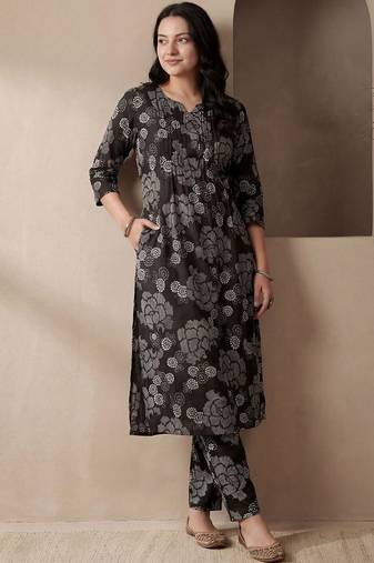 Women Floral Printed Cotton Kurta with Trousers