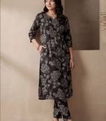 Women Floral Printed Cotton Kurta with Trousers