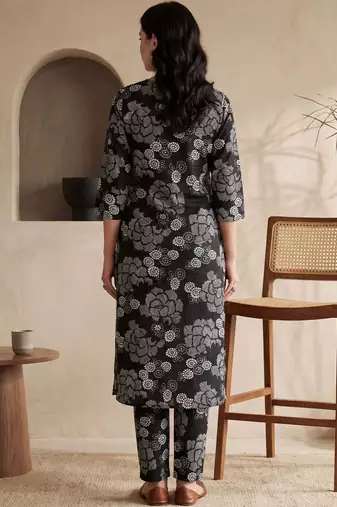 Women Floral Printed Cotton Kurta with Trousers