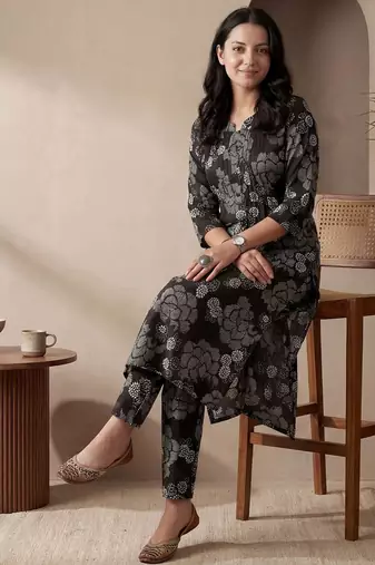 Women Floral Printed Cotton Kurta with Trousers