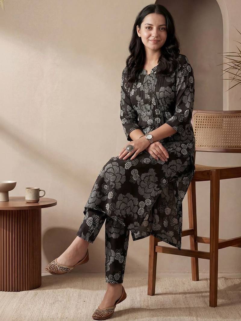Women Floral Printed Cotton Kurta with Trousers