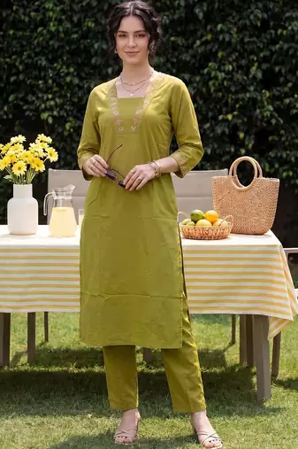 Women Ethnic Motifs Embroidered Thread Work Cotton Kurta with Trousers