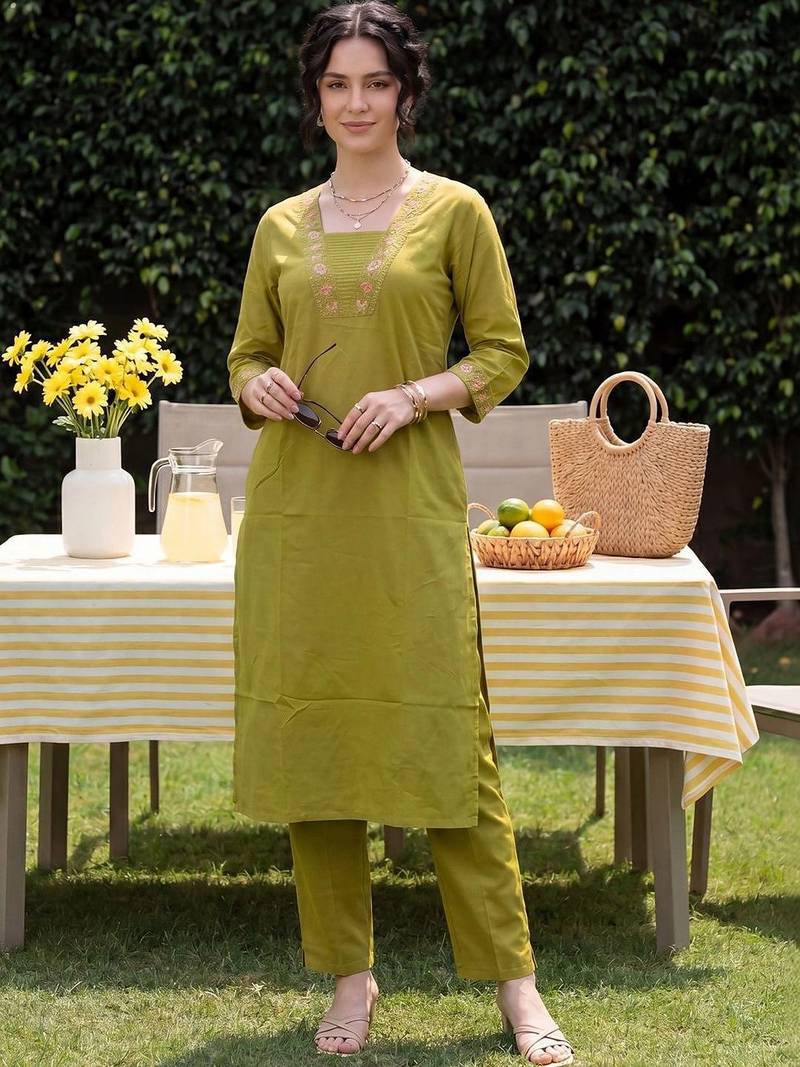 Women Ethnic Motifs Embroidered Thread Work Cotton Kurta with Trousers