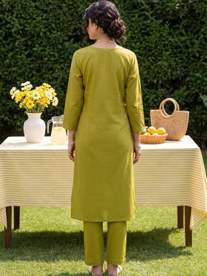 Women Ethnic Motifs Embroidered Thread Work Cotton Kurta with Trousers 4