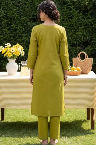 Women Ethnic Motifs Embroidered Thread Work Cotton Kurta with Trousers