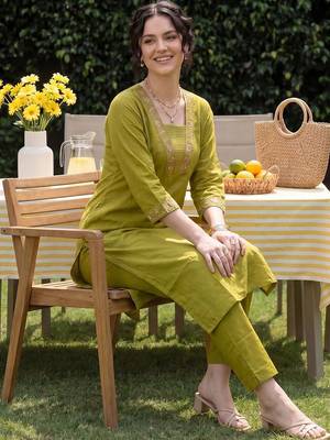 Women Ethnic Motifs Embroidered Thread Work Cotton Kurta with Trousers 5