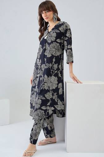 Women Floral Printed Cotton Kurta with Trousers