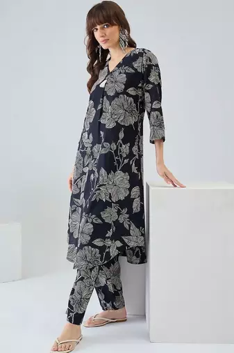 Women Floral Printed Cotton Kurta with Trousers