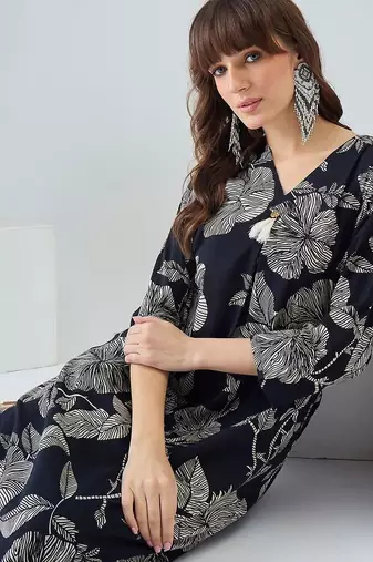 Women Floral Printed Cotton Kurta with Trousers