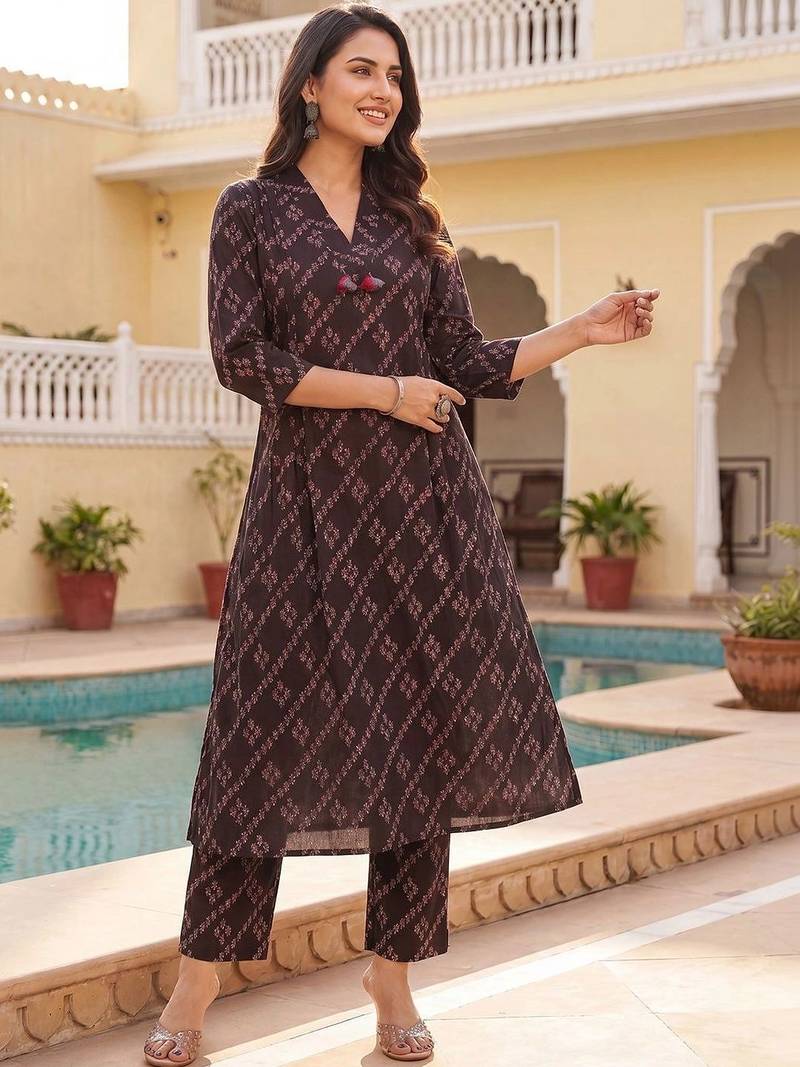 Women Ethnic Motifs Printed Cotton Kurta with Trousers