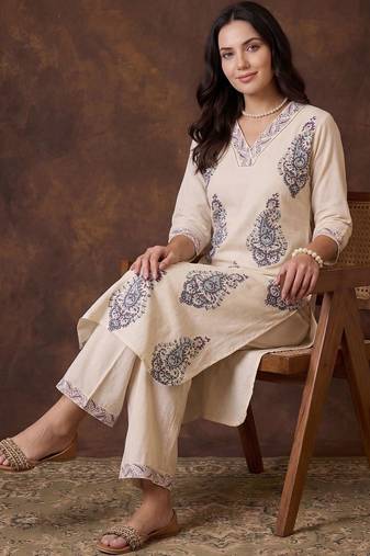 Women Paisley Printed Thread Work Cotton Kurta with Palazzos