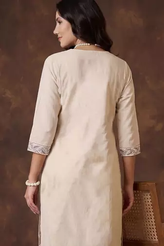 Women Paisley Printed Thread Work Cotton Kurta with Palazzos