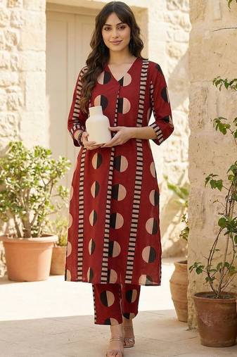Women Printed Cotton Kurta with Trousers