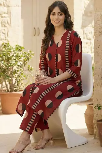Women Printed Cotton Kurta with Trousers