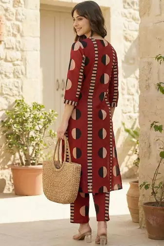 Women Printed Cotton Kurta with Trousers