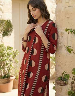 Women Printed Cotton Kurta with Trousers 4