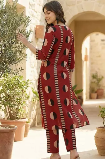 Women Printed Cotton Kurta with Trousers