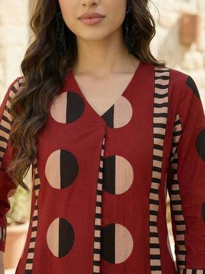 Women Printed Cotton Kurta with Trousers 6