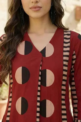 Women Printed Cotton Kurta with Trousers