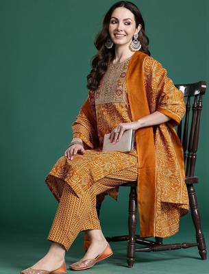 Women Ethnic Motifs Printed Cotton Kurta with Trousers & With Dupatta 1