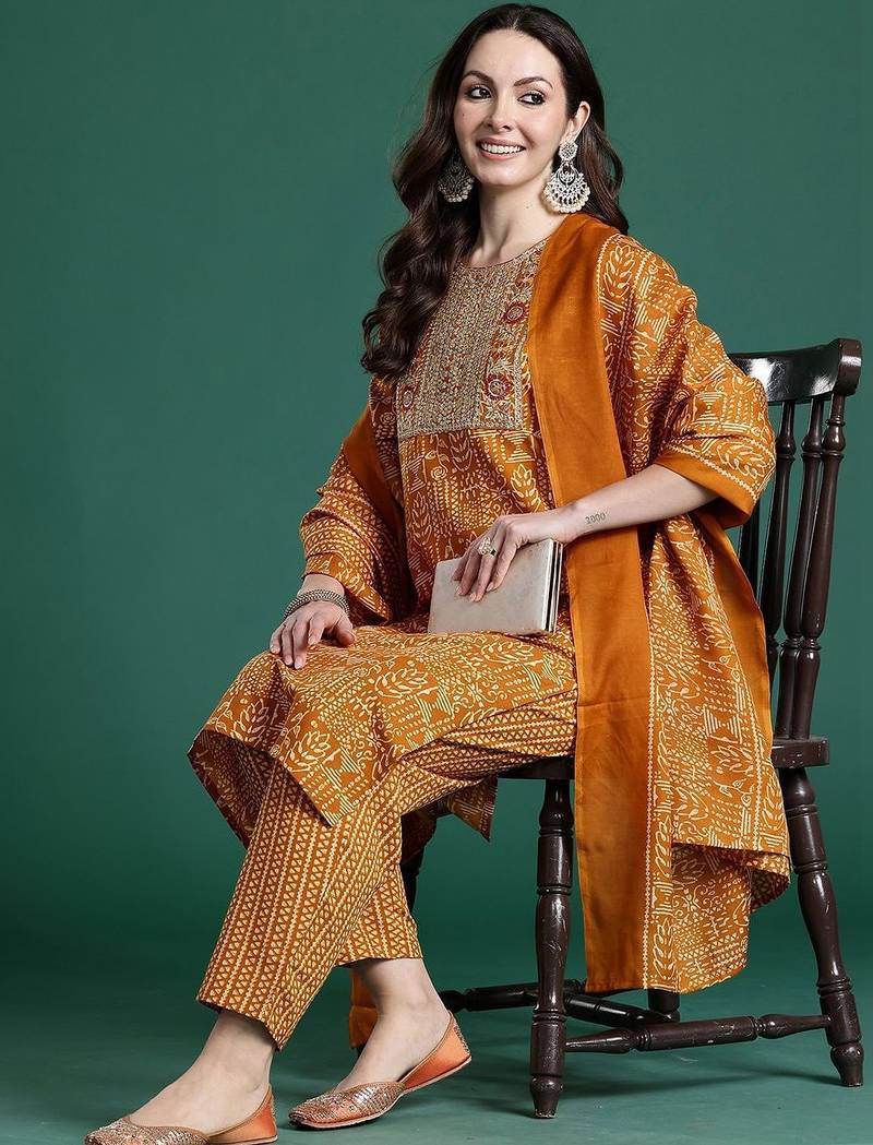 Women Ethnic Motifs Printed Cotton Kurta with Trousers & With Dupatta