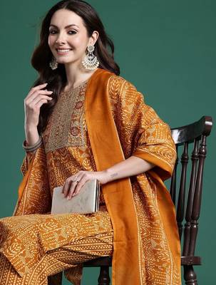 Women Ethnic Motifs Printed Cotton Kurta with Trousers & With Dupatta 2