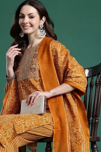 Women Ethnic Motifs Printed Cotton Kurta with Trousers & With Dupatta