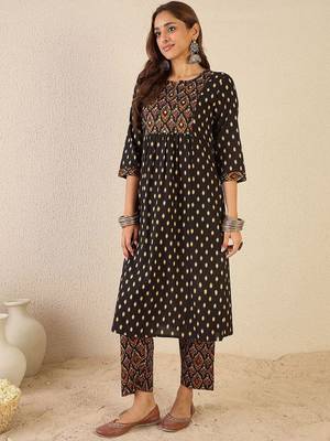 Women Printed Pleated Mirror Work Cotton Kurta with Trousers 4