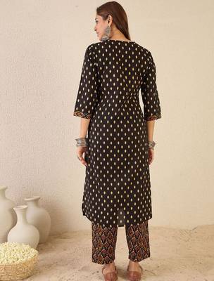 Women Printed Pleated Mirror Work Cotton Kurta with Trousers 5