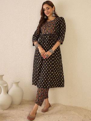 Women Printed Pleated Mirror Work Cotton Kurta with Trousers 6