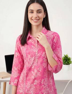 Women Floral Printed Cotton Kurta with Trousers 2