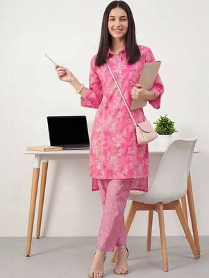 Women Floral Printed Cotton Kurta with Trousers 3