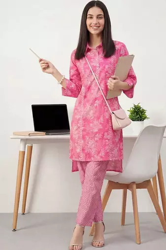 Women Floral Printed Cotton Kurta with Trousers