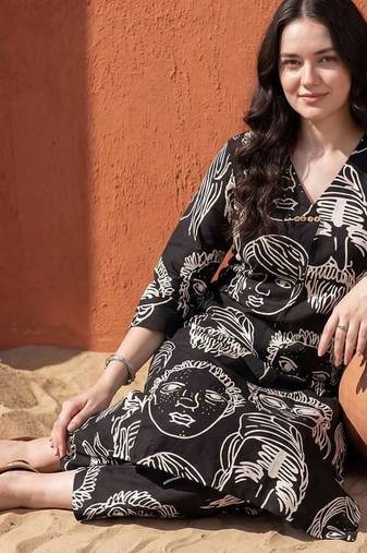 Women Printed Cotton Kurta with Trousers