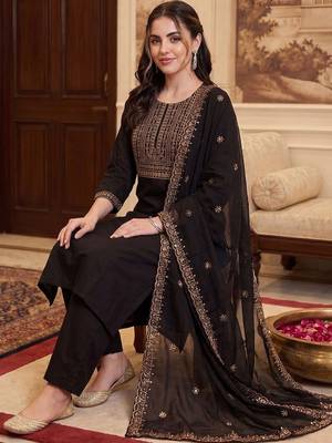 Women Ethnic Motifs Embroidered Thread Work Kurta with Trousers & With Dupatta 2