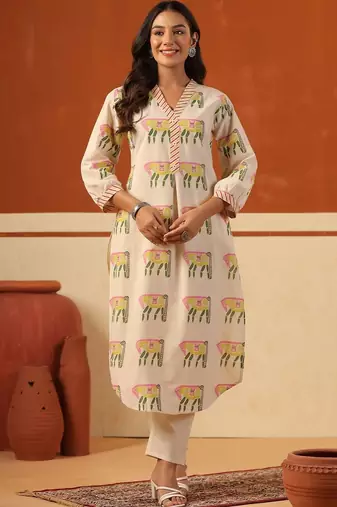 Women Ethnic Motifs Printed Cotton Kurta with Trousers