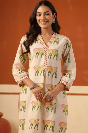 Women Ethnic Motifs Printed Cotton Kurta with Trousers