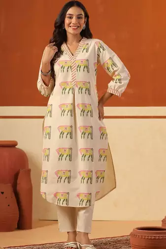Women Ethnic Motifs Printed Cotton Kurta with Trousers