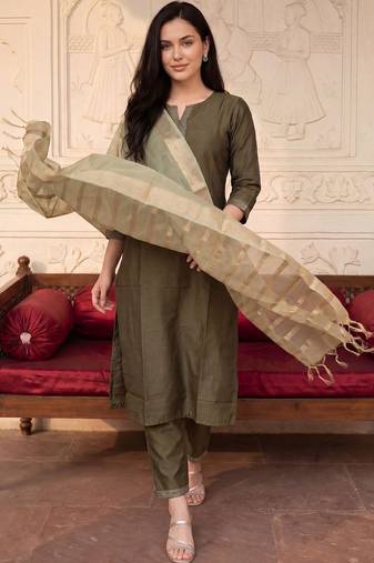 Women Ethnic Motifs Embroidered Thread Work Kurta with Trousers & With Dupatta