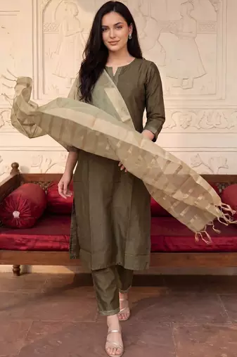 Women Ethnic Motifs Embroidered Thread Work Kurta with Trousers & With Dupatta