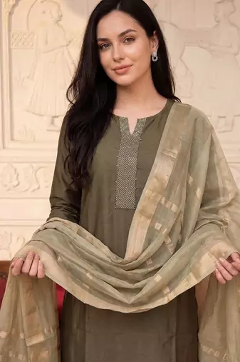 Women Ethnic Motifs Embroidered Thread Work Kurta with Trousers & With Dupatta