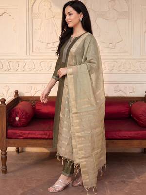 Women Ethnic Motifs Embroidered Thread Work Kurta with Trousers & With Dupatta 3