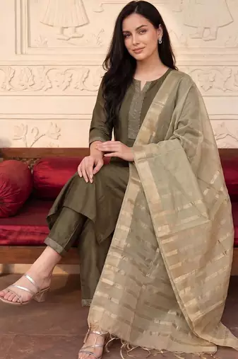 Women Ethnic Motifs Embroidered Thread Work Kurta with Trousers & With Dupatta