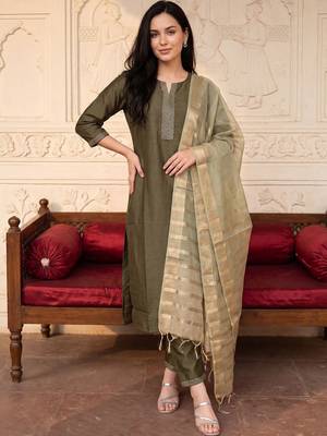 Women Ethnic Motifs Embroidered Thread Work Kurta with Trousers & With Dupatta 6