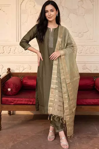 Women Ethnic Motifs Embroidered Thread Work Kurta with Trousers & With Dupatta